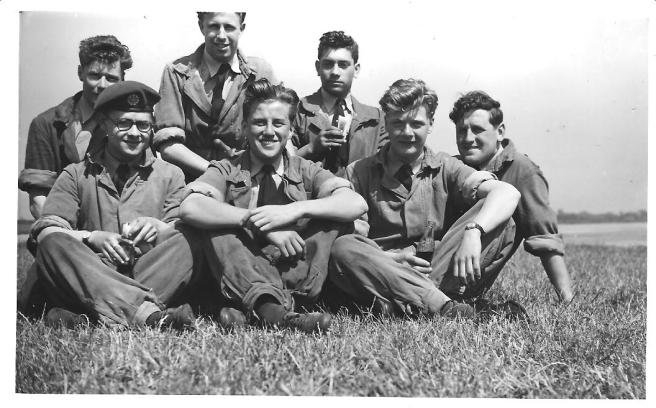 A_few_groundcrew_152_Sqdn_-_1954.1jpg