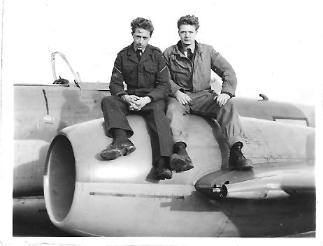 Eric_and_Jack_on_Meteor_14_nacell_-_152_Sqdn-_1956