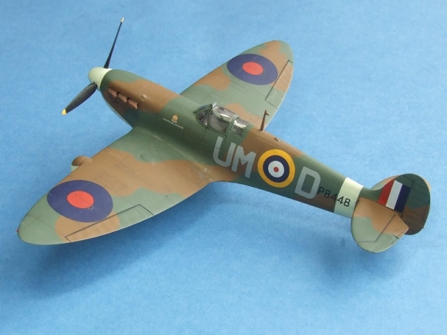 Hasegawa-Spitfire-MkII-LR-21